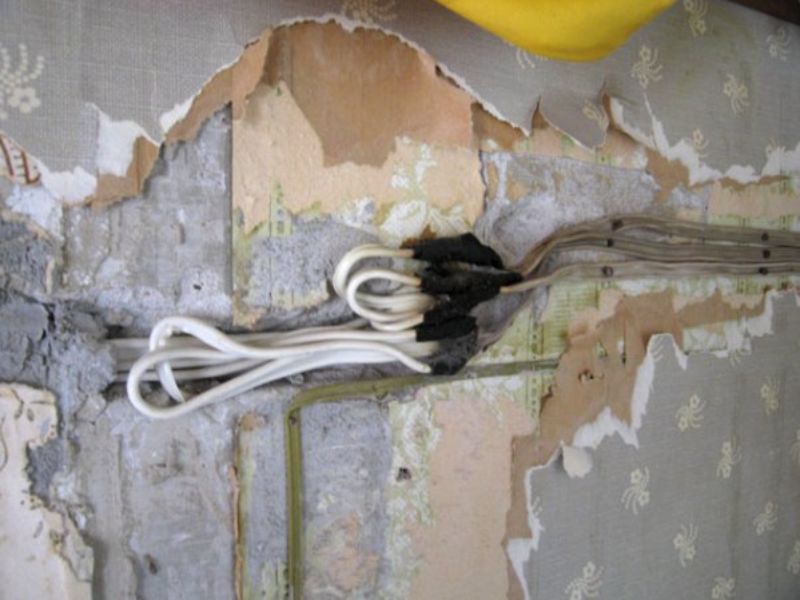 Как заменить старую скрытую проводку в квартире?