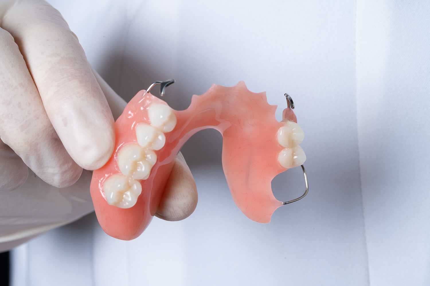 Где лучше решить возникшие проблемы по качественному протезированию зубов?